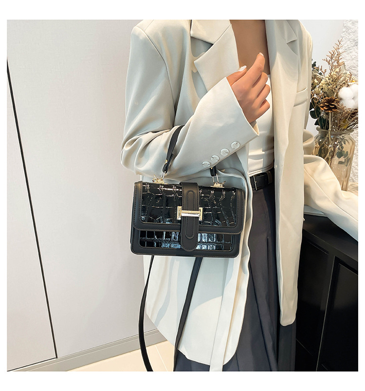 Håndholdt firkantet steinmønster 2024 Ny stil, trendy, eksklusiv, design i liten nisje, fasjonabel enkel kryssskulder_voghion.com