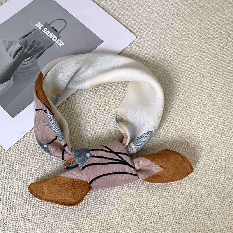 Bufandas de seda cuadrada alta sensación2025 nueva alta sensación de decoración caliente bufandas de cuello bufandas de flores bufandas de seda al por mayor