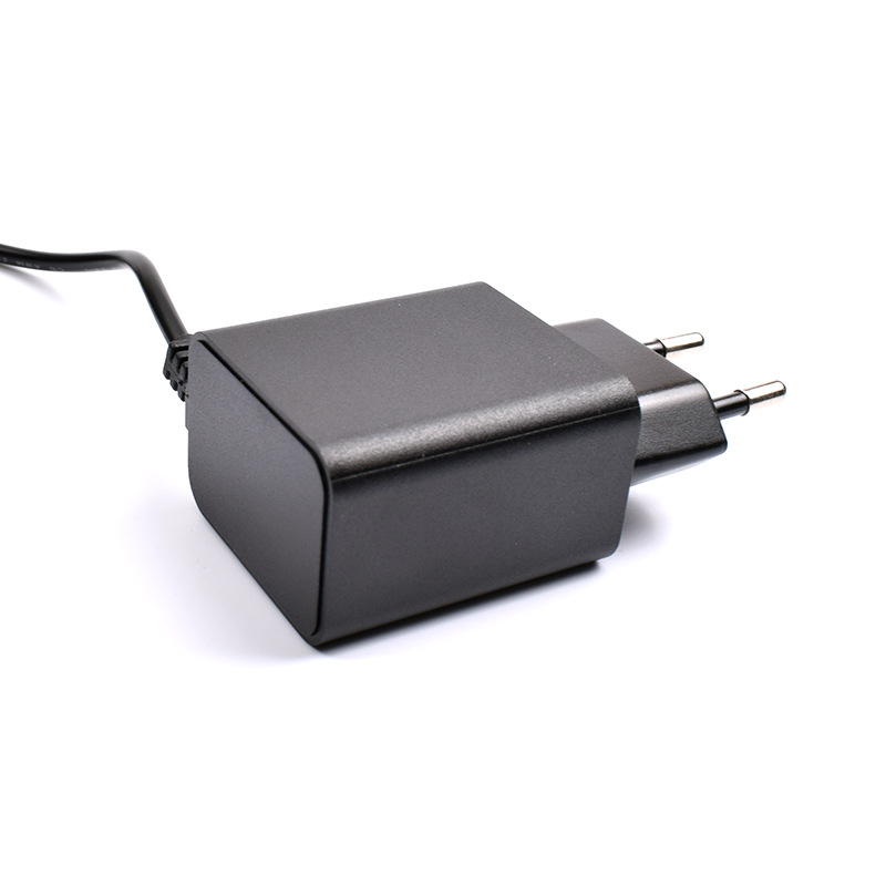 工厂热销5V-24V 0.3-2A智能墙充电源适配器欧规CE FCC认证火牛