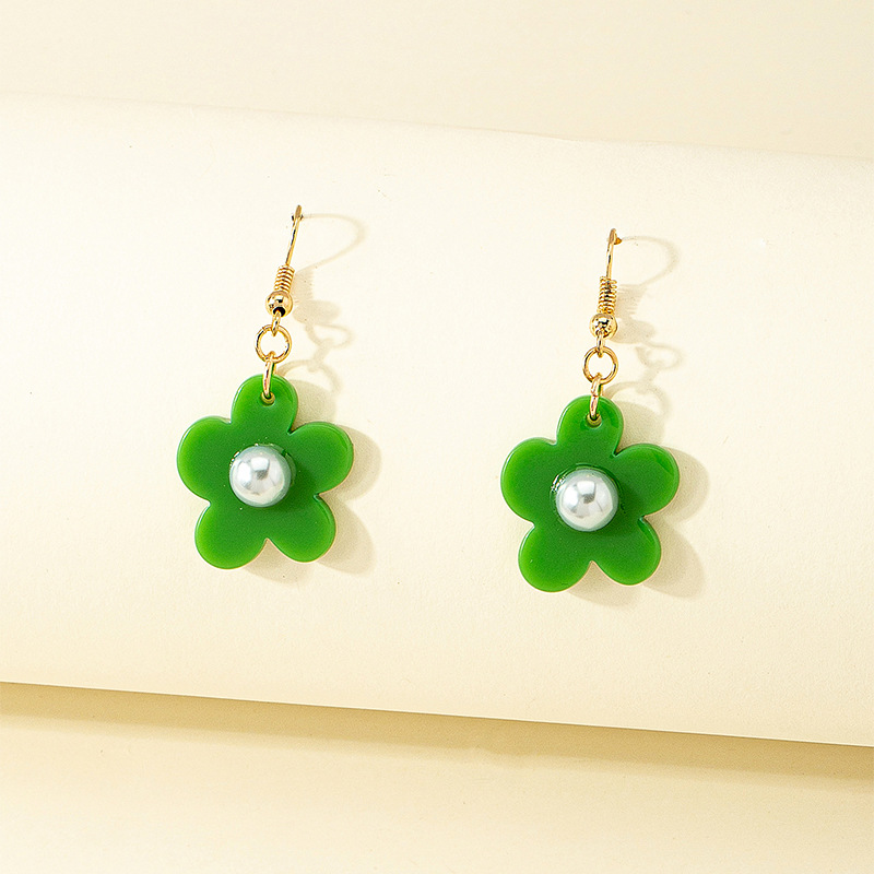 Simple Style Green Flower Pearl Pendant Resin Earrings display picture 3