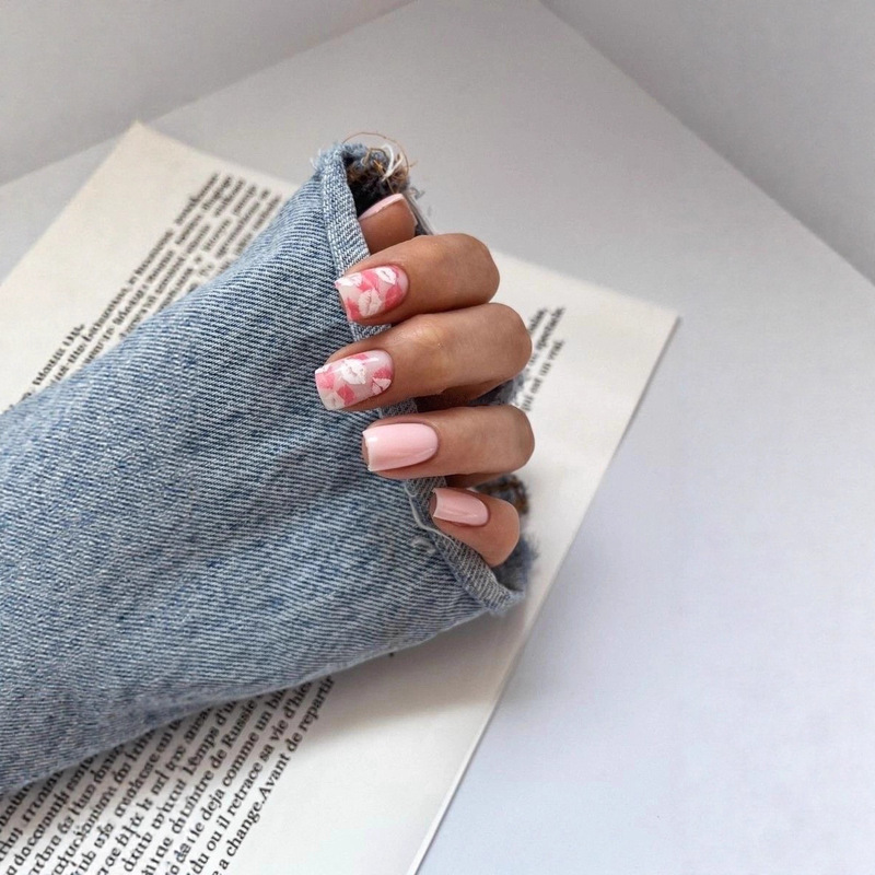 24 Pieces of Short Square Nails Valentine's Day Milk Powder Sweet Red and White Kiss Lips Sweet Style Wearable Nails Export Nail Art Pieces