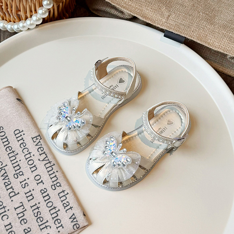 Sandálias de niñas de verano 2025, nuevos zapatos de playa para niños con suela suave, zapatos de princesa de arco