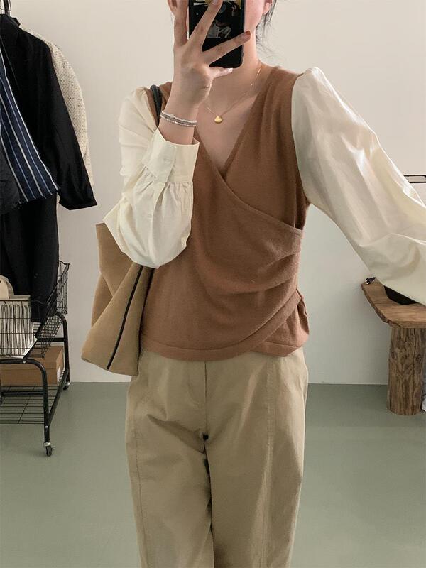 Little Miss recommend Gentle ~ V-neck Wool Shirt Stitching Fake Two-piece Top 2 Color