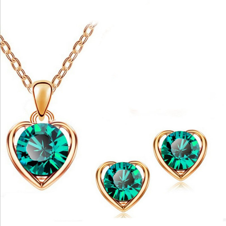 Directo de fábrica al por mayor en stock moda cristal Corazón en forma de corazón collar pendientes anillo pulsera conjunto de cuatro piezas