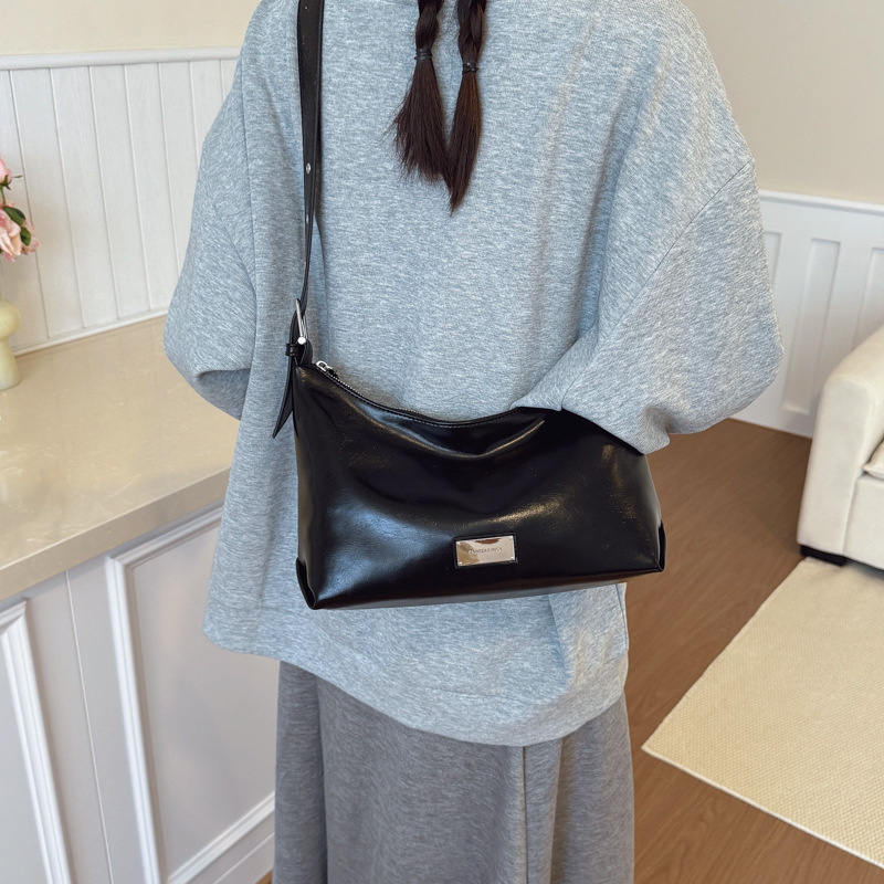 Nicho transfronterizo bolsos debajo de la axila mujeres otoño / invierno 2025 nuevo bolso de moda bolso de hombro retro bolso de mochila versátil