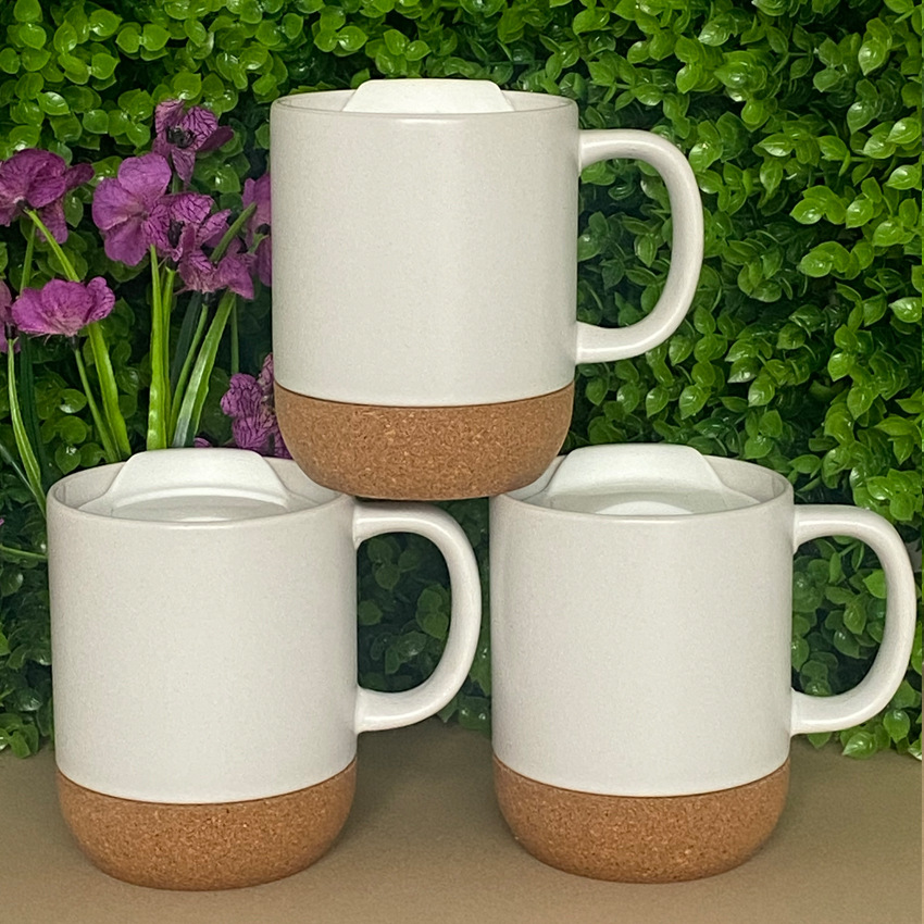 Procesamiento personalizado de tazas y jarras de cerámica con base de corcho multicolor para exportación, se pueden usar como regalos creativos para comercio electrónico transfronterizo con personalización de logotipo.