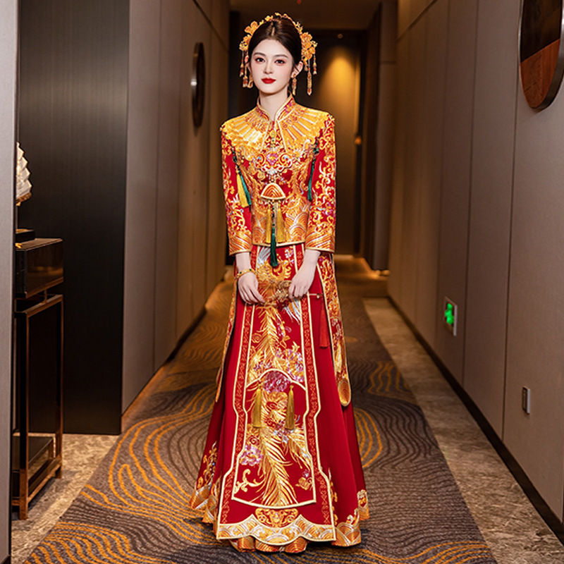 Bride's Traditional Chinese Wedding Dress with Full Embroidery of Dragons and Phoenixes, 2026 New Style, Petite Size, Wedding Attire, Bridal Gown, Wedding Outfit