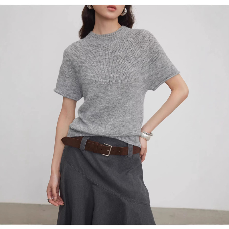 Korean-Style Niche Design Round-Neck Khaki Brown Knitted Sweater for Women, Simple and Soft Short-Sleeve Top for Spring Korean-Style Niche Design Round-Neck Khaki Brown Knitted Sweater for Women, Simple and Soft Short-Sleeve Top for Spring
