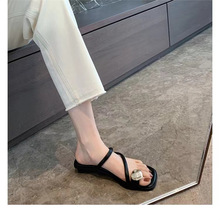 ���ы�ͬ�� �ļ��r��ƽ�׷��^����b�һ�֎��Aֺ��ЬŮ��Ƥ��Ь