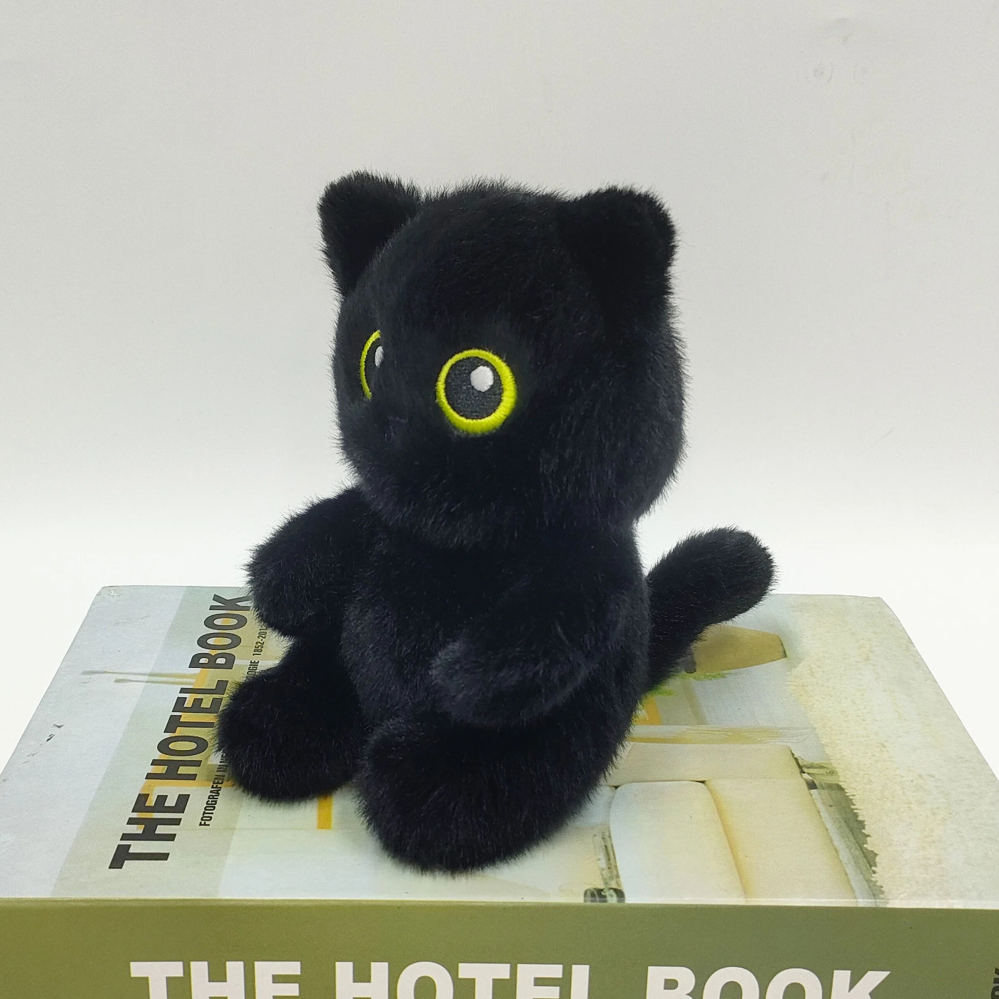 Muñeco de peluche de bolita de frijol para la palma, alivio del estrés, compañero de escritorio de panda y mapache, juguete para niños.