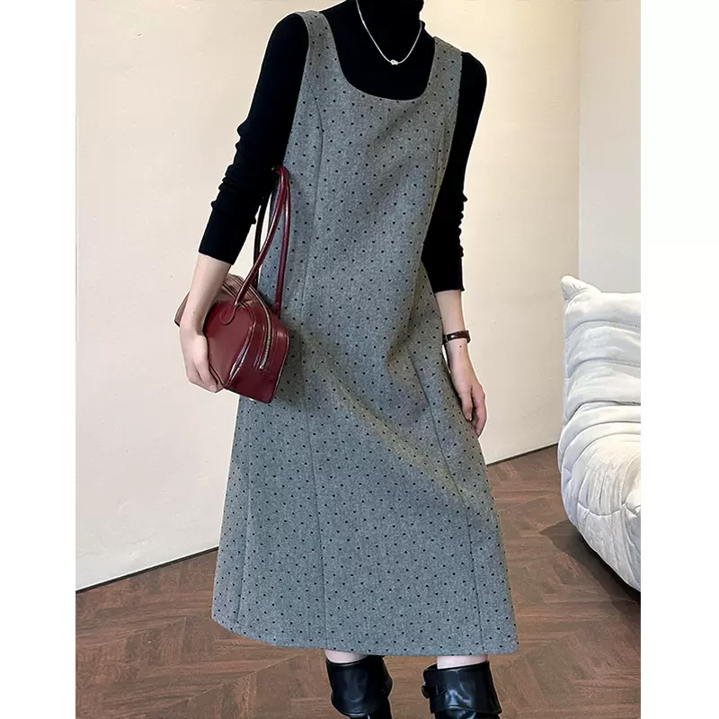 橘芷2024秋季新款韩版宽松U领设计长款圆点气质背心连衣裙0602