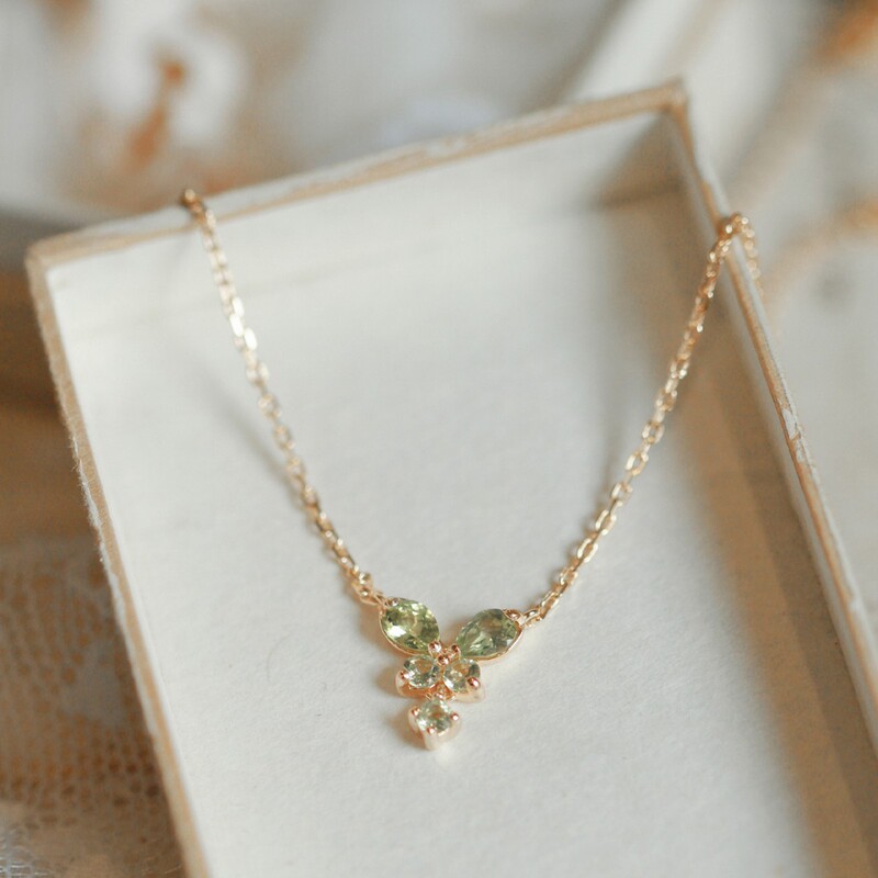 Love Rain Butterfly ミニ絶妙な小さな新鮮な高模造天然ペリドットライト高級多用途リングシルバー針イヤリングネックレス|undefined