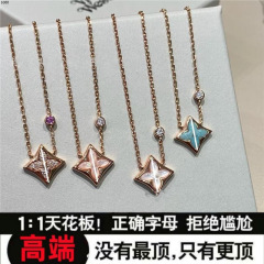ロバの家の新商品2025高バージョンの新型四つ葉のクローバーの丸いダイヤモンドの古い花のネックレスの天然の貝の母の鎖の女性
