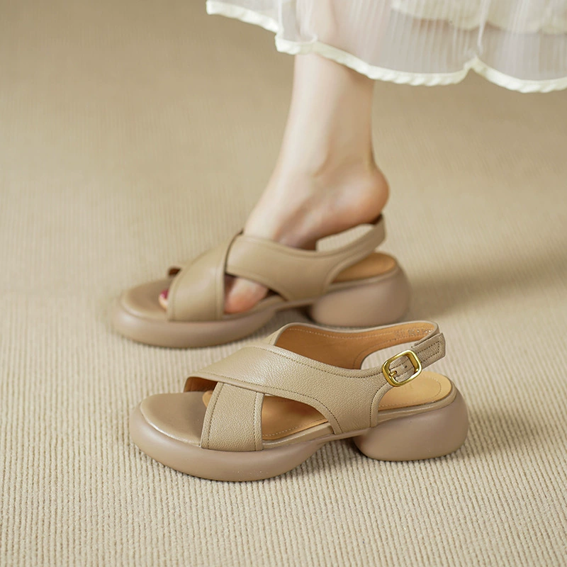 Summer sandals for leisure
