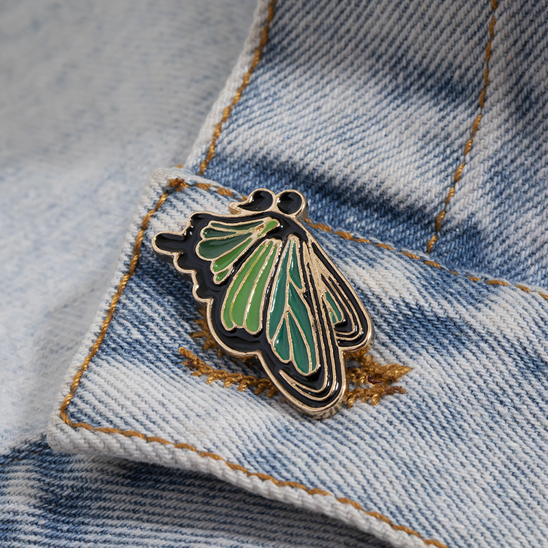 Nueva aleación europea y americana aceite goteo mariposa broche vintage insecto PIN personalizado color esmalte ramillete camisa Accesorios