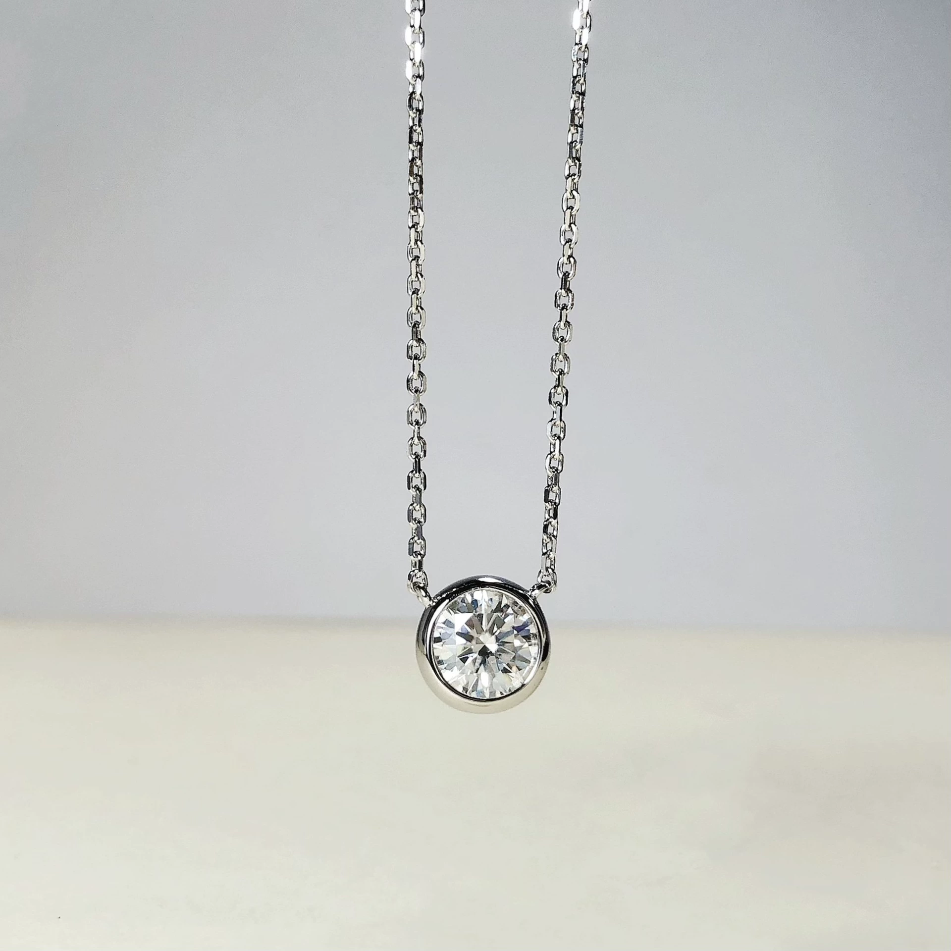 S925 Серебряное модное универсальное ожерелье с пузырьками для женщин, простая и элегантная цепочка на ключицу с инкрустацией муассанитом, ювелирные изделия оптом.