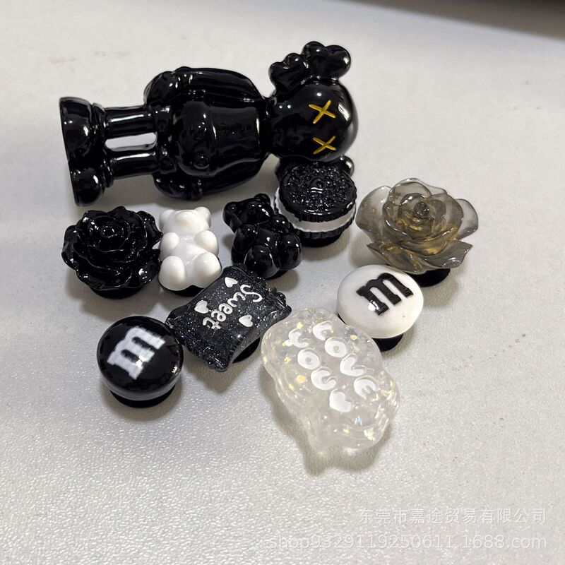 Croc Shoes, Flower Shoe Buckles, Accessories, Detachable DIY Little Black Kaws Set, Cute Cartoon Animation Batch