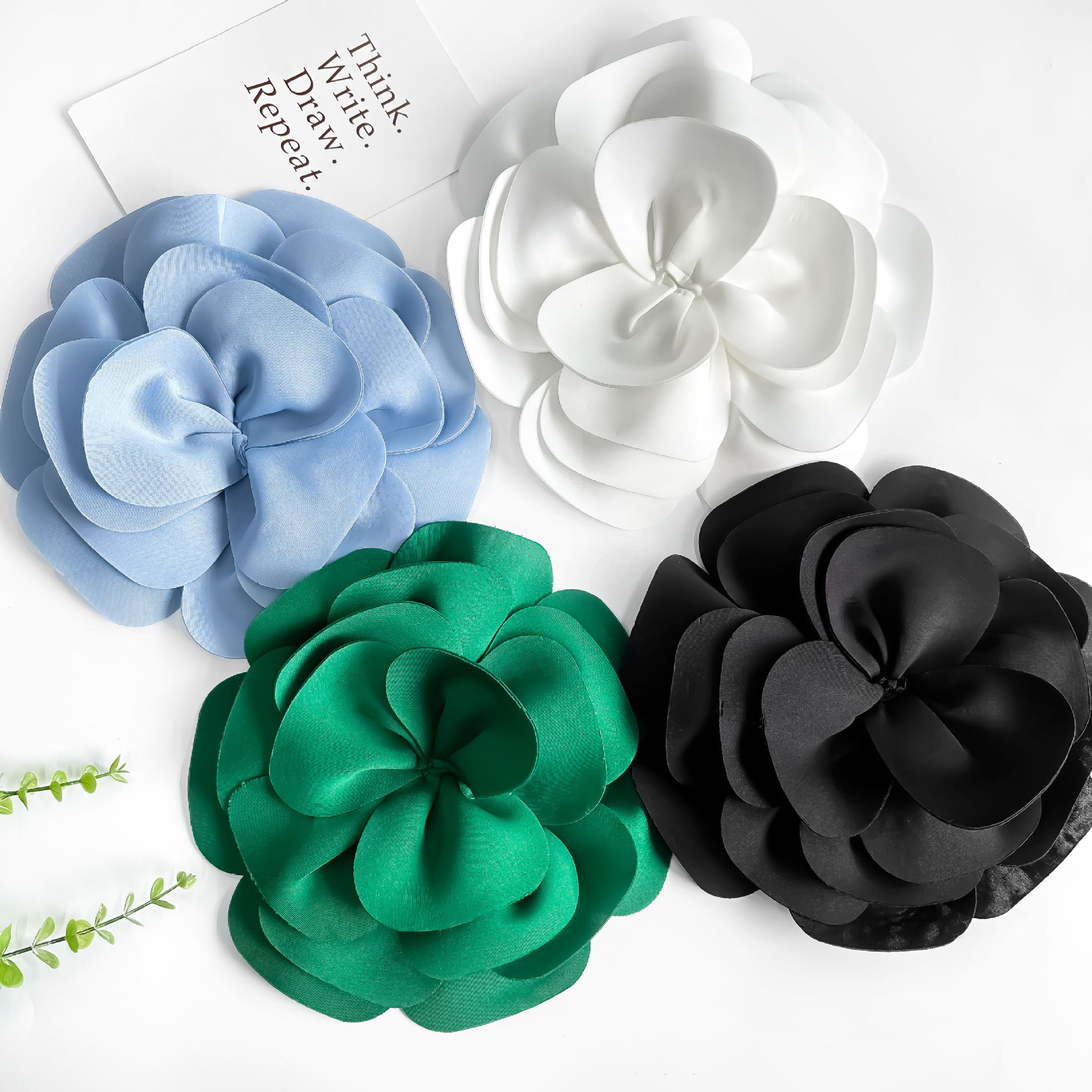 Nuevo corsage de flores tridimensional versátil en tela, accesorios para vestidos de novia, disfraces de espectáculo, trajes de baile y decoraciones cosidas a mano.
