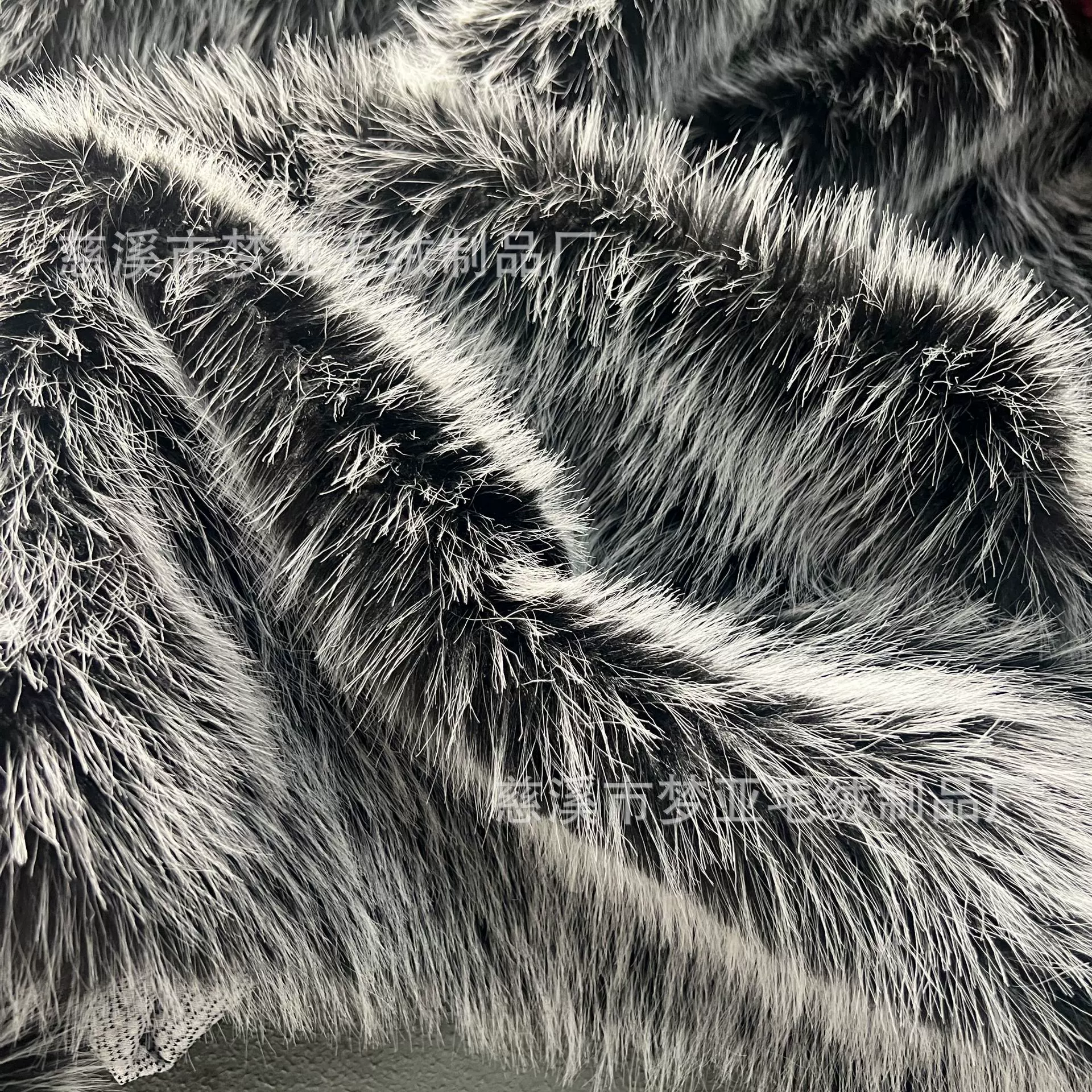 现货批发 双色托卡狐狸毛黑夹白毛绒皮草帽檐里布面料地毯玩具服