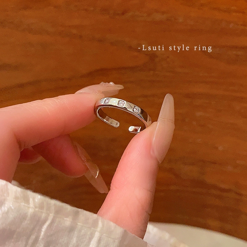 Ring, Retro Small Bow Design, Light-Luxury Silver-Tone Statement, One Size