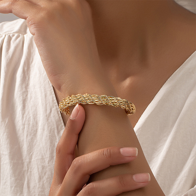 Fashion Twist Alloy Plating Bangle