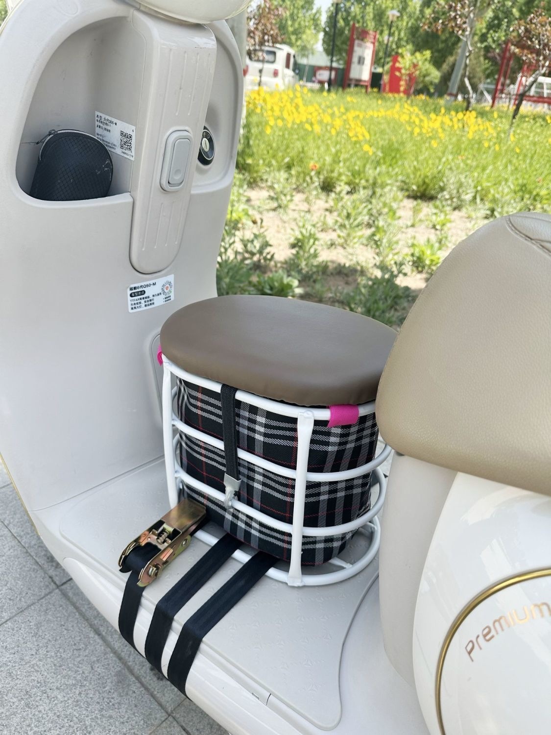 Electric Vehicle Child Seat, Child Storage Seat, Baby Seat, Armrest Folding Seat, Storage Basket, Children's Y90