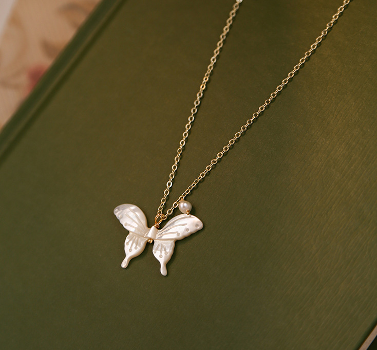 L247 Beautiful Girl Freshwater Pearl TikTok White Shell Fritillary Butterfly Necklace Clavicle Chain Titanium Steel Plated 18Kpicture5