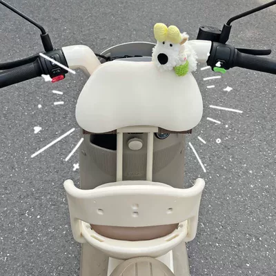 Elektromobil üçün bamper qoruyucu yastıqlar during rides; includes a soft headrest and a