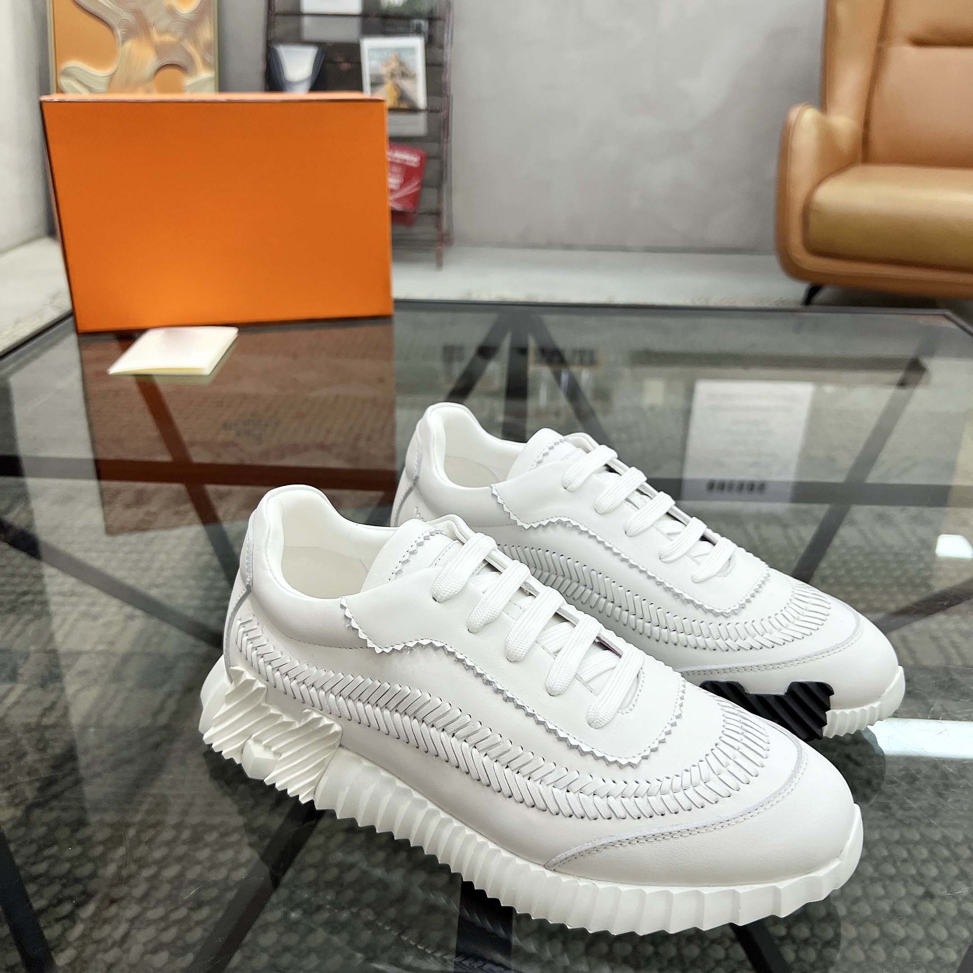 European In-Stock 2025 New Model Men's Sports Shoes, Breathable, Comfortable, Lightweight, High-Top Cowhide Casual Men's Shoes for Cross-Border Trade