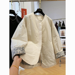 山力達迪感の復古感は独特で美しい丸首の綿服の女性の秋冬の怠惰なリラックス感のカジュアルな綿服のコートです。