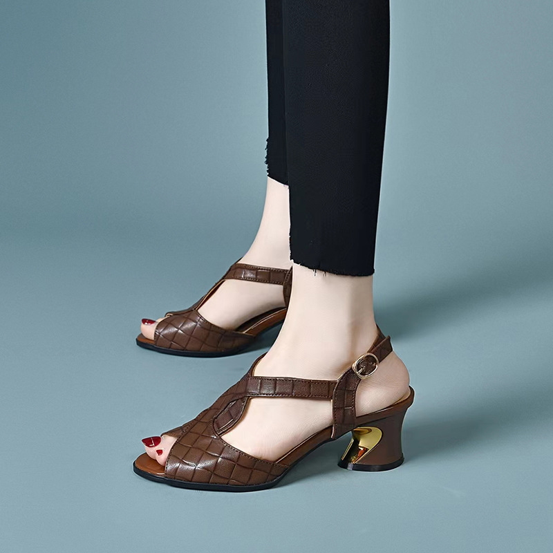 Sandal peep-toe da cừu gót vuông ổn định phối váy — Màu nâu