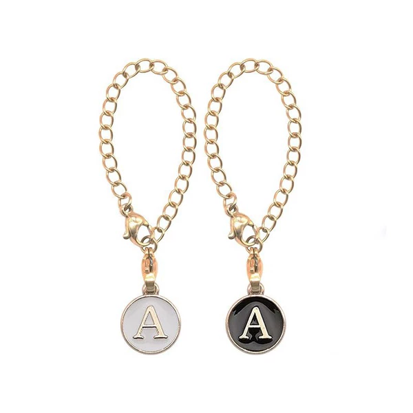 One of the black and white in the fine chain [2 pieces]