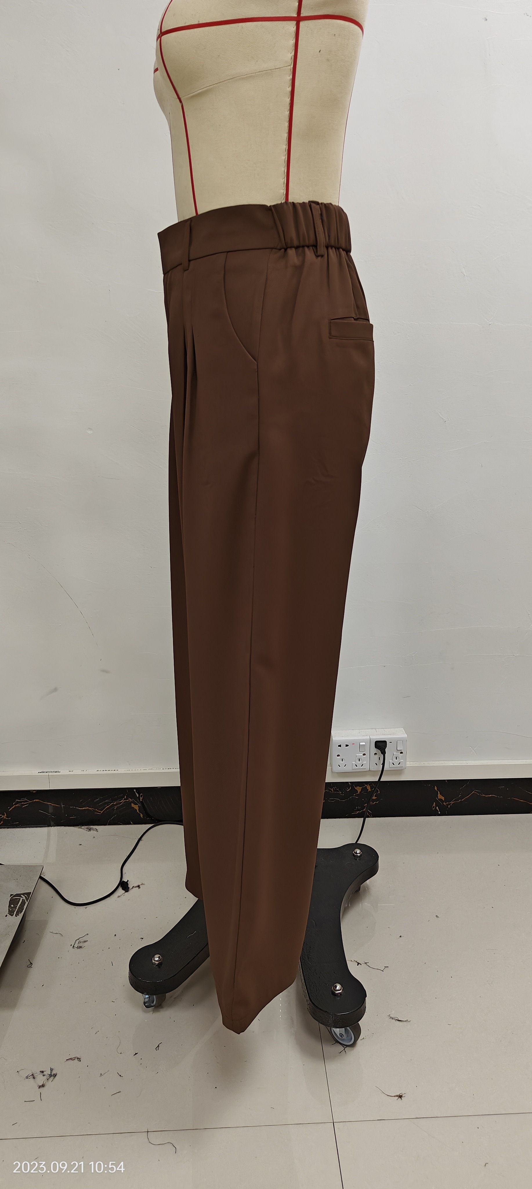 Women's Daily Simple Style Solid Color Full Length Pocket Casual Pants display picture 2