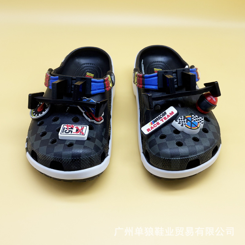 Nuevo cro juguetes de movilización de carreras negro agujero zapatos de playa antideslizante para hombres y mujeres zapatos de cabeza fábrica al por mayor