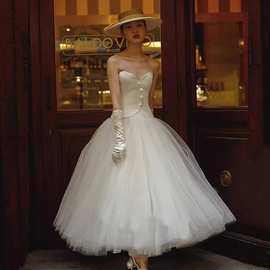 法式复古白色礼服2024新款影楼主题服装外景旅拍韩版抹胸修身婚纱