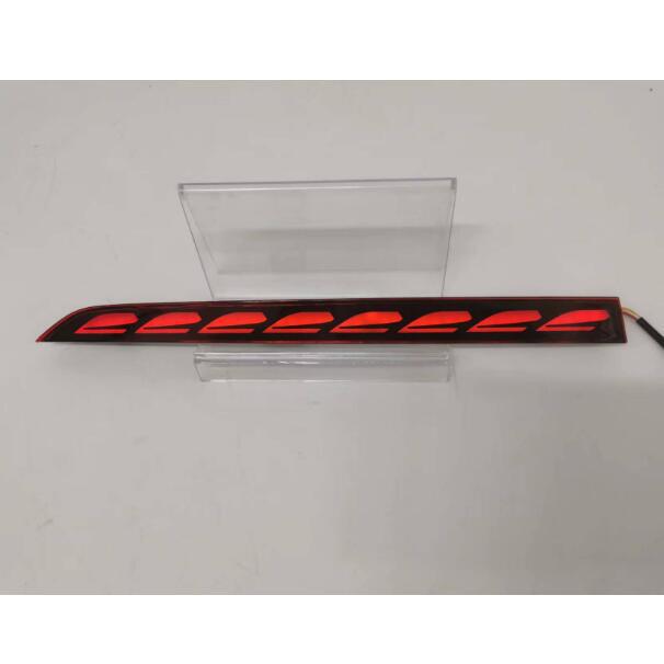 Adecuado para 14-18 BMW Serie 3 320i328i330 luz de freno de parachoques trasero luz de advertencia de señal de giro