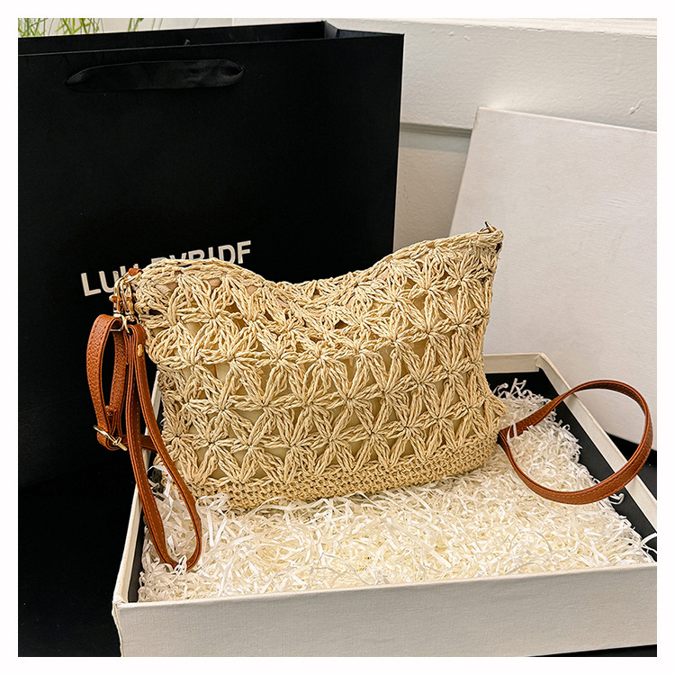 Women's Spring&Summer Straw Solid Color Vacation Zipper Shoulder Bag Straw Bag display picture 2