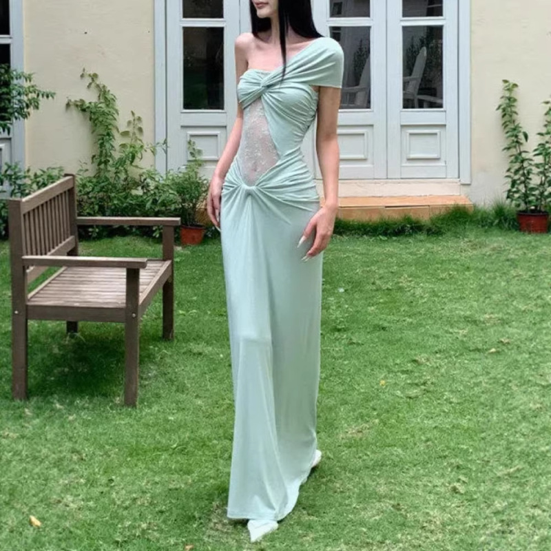 Venuiee Bean Green Dress with One-Shoulder Design, Perfect for Seaside Vacation, Lace, Stunning Sanya French-Style Long Dress for Women Venuiee Bean Green Dress with One-Shoulder Design, Perfect for Seaside Vacation, Lace, Stunning Sanya French-Style Long Dress for Women