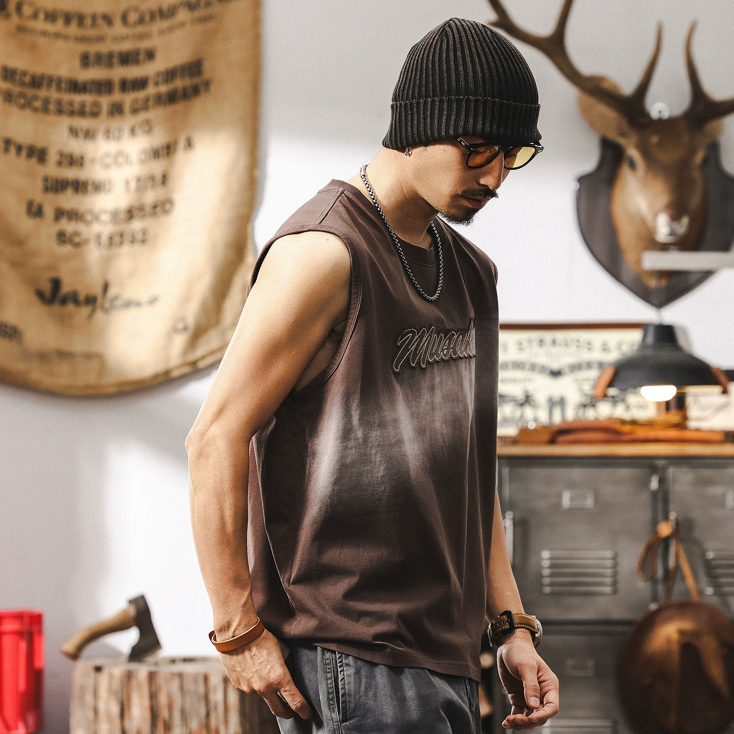 Американский ретро свободный спортивный жилет для фитнеса, мужская летняя футболка 2025 года, новая тенденция, градиентная стираная футболка без рукавов