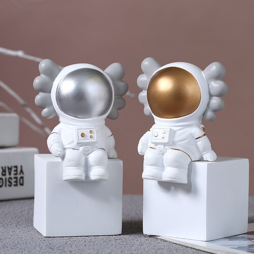 Space astronaut mobile phone holder car pendulum living room porch home good things hand-made resin crafts small ornaments