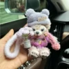 Фиолетовая шапка, держит вазу — обычное лицо (Мэймэй)