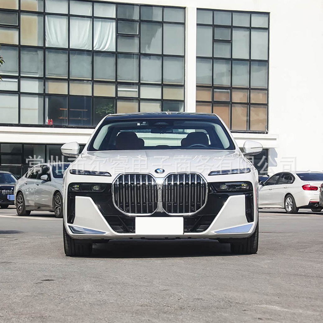 Suitable for BMW 7 Series G70 735 740 760Li 23-25 M version front bumper and rear bumper surround