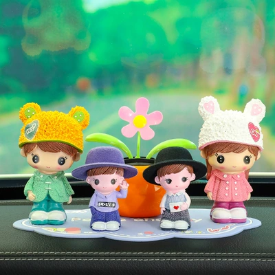 Car ornaments – Walking Couple High-End Family Portrait - cute-couple-xin-zai-lele-sunflower-blue-mat