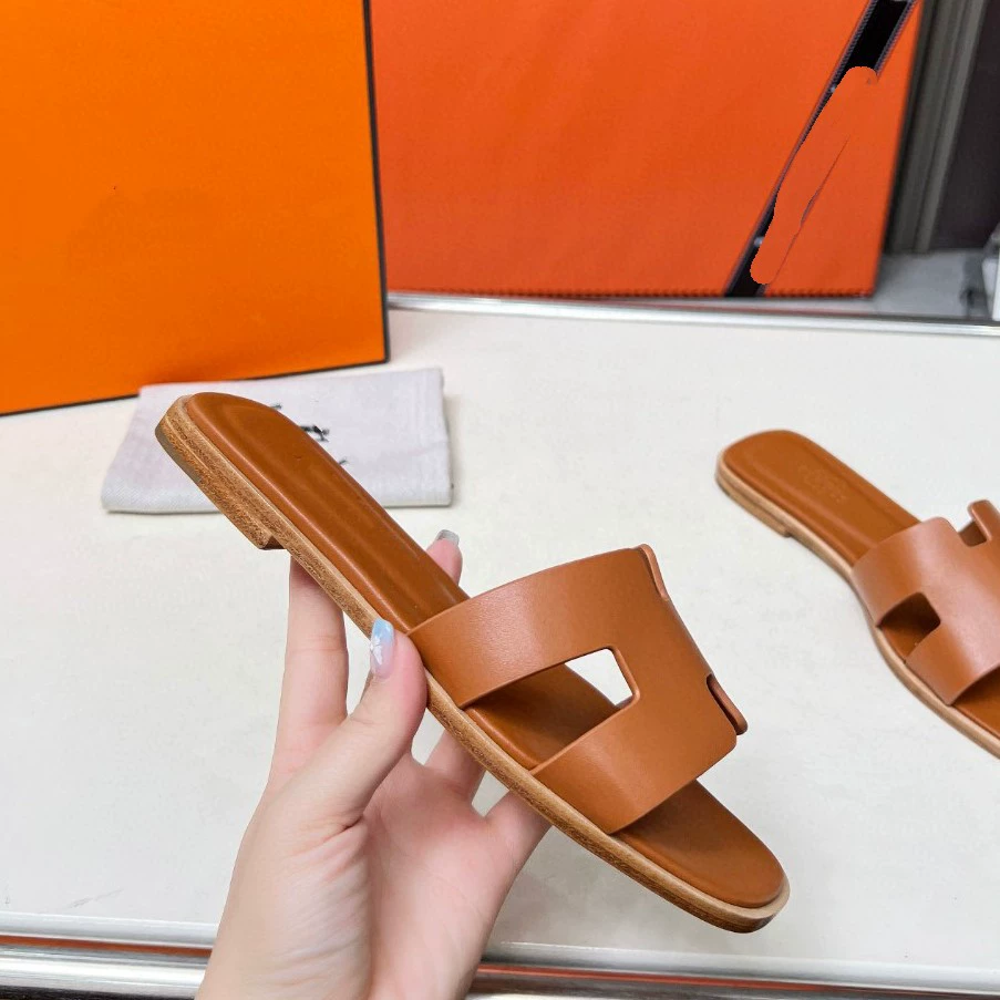 Трансграничная внешнеторговая европейская станция 2025 года Новый H тапочки женщины носят пляж для отдыха