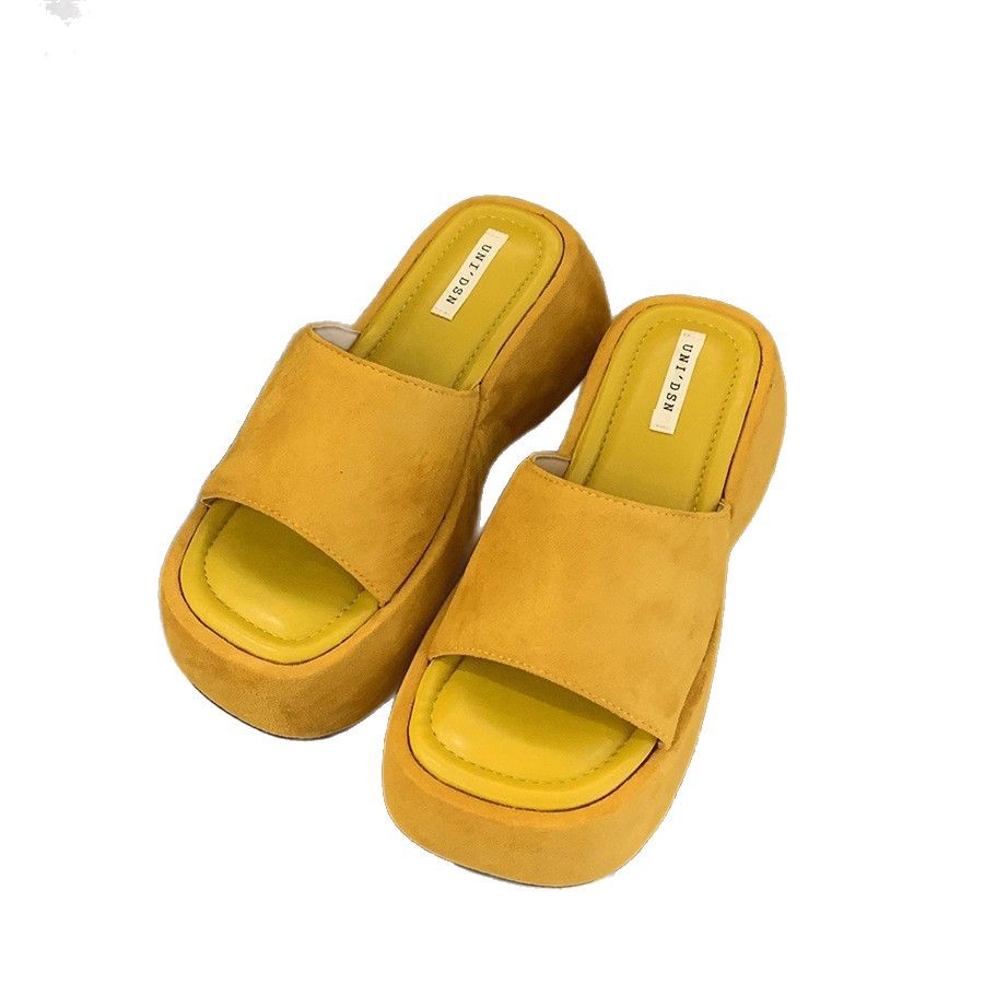 Zapatillas rojas retro de suela gruesa, zapatos de hadas, desgaste exterior 2025 nuevo verano, sandalias y sandalias de todo fósforo