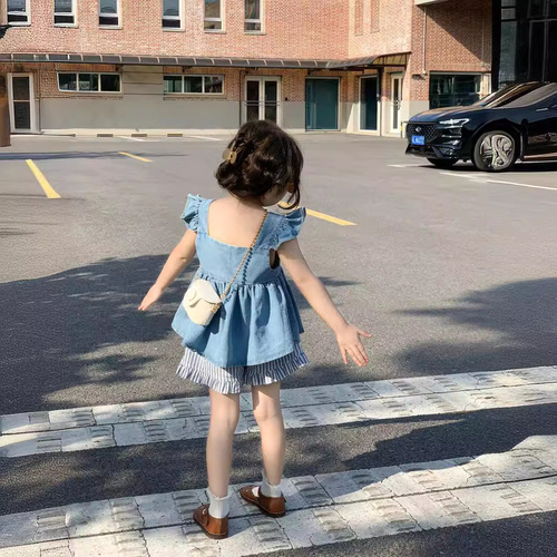 Children's denim vest with stylish short sleeves and belt top, set with vertical striped shorts for girls - 2024 summer collection, Korea.