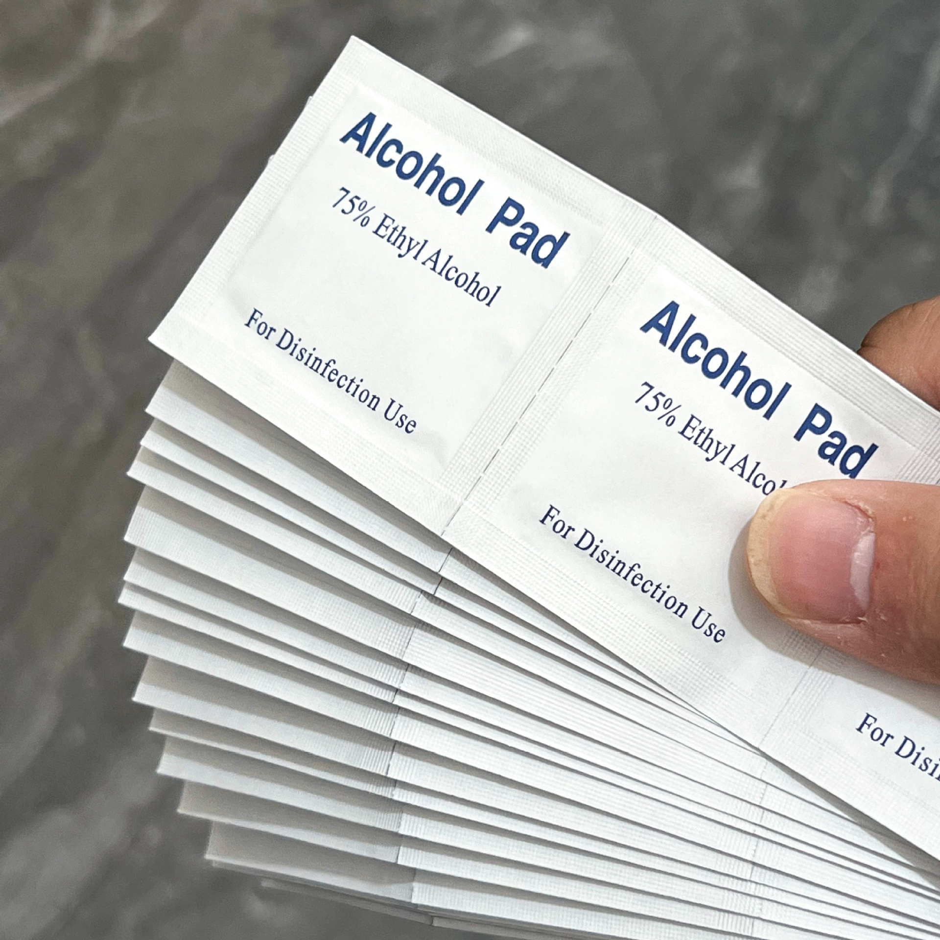 Алкогольные ватные диски 75 градусов одноразовые для стерилизации линз, экранов телефонов, маникюра, очистки ногтей, оптом