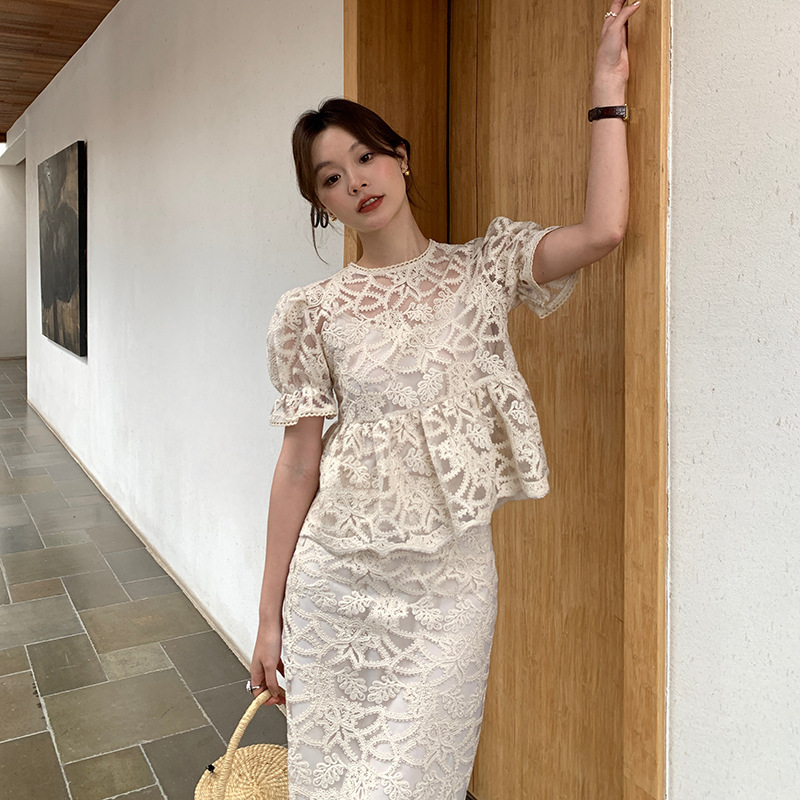 Interpretation of Beauty Newopen Thirteen Lines Summer French Socialite Accessible Luxury Cut Out Puff Sleeve Lace Top for Women S0790