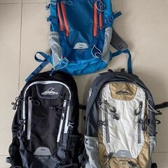 登山バッグ 30 リットル大容量男性と女性の防水アウトドアハイキングとサイクリング軽量旅行バックパックスクールバッグバックパック