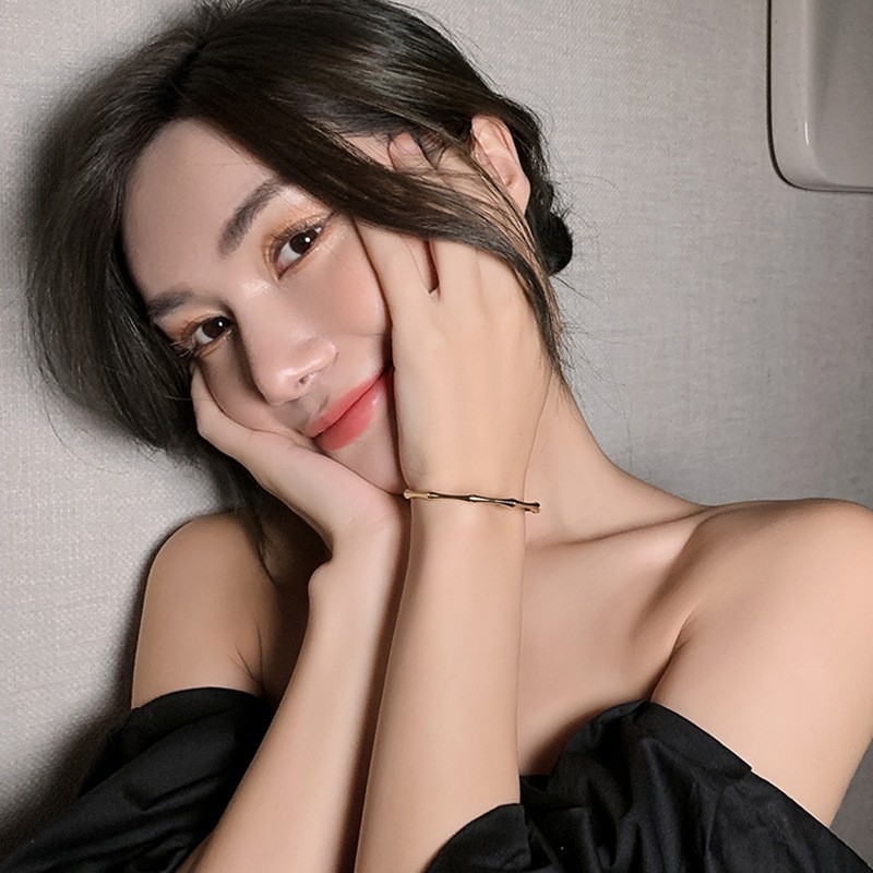 Europa y América titanio acero frío estilo simple Internet celebridad moda pulsera femenina 18K acero inoxidable metal bambú pulsera femenina